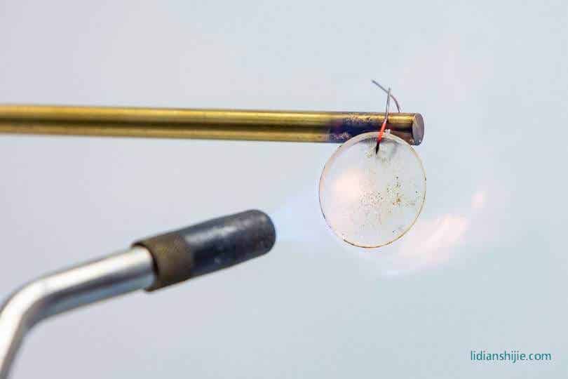 特别能抗伤害的新型水基锂电池