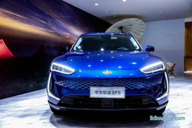 比亚迪靠汽车技术创新销量暴涨，自动驾驶却难助华为打开局面