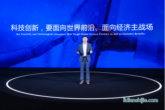 宁德时代首席科学家吴凯现场发言