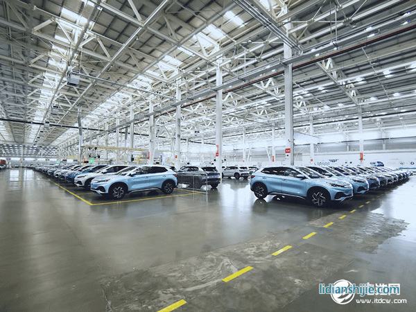 8年前首创800V高压平台 比亚迪再创黑科技让快充秒变超充