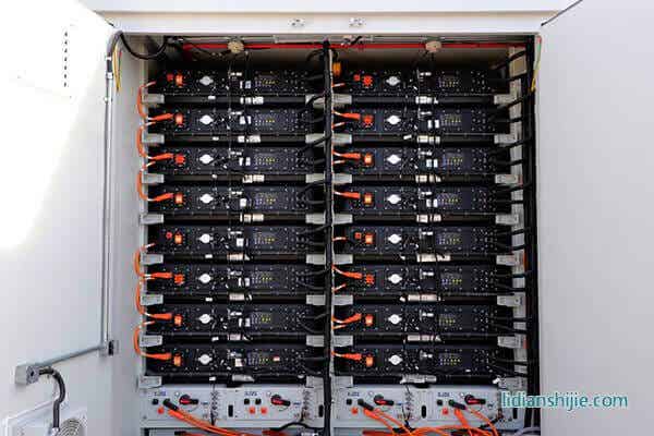 新年新局 蜂巢能源325Ah短刀液冷储能集装箱批量交付