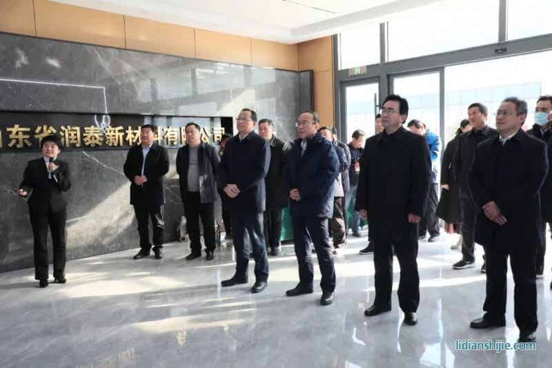 12月22日下午，住枣全国、省和市人大代表来峄城区开展会前集中视察活动