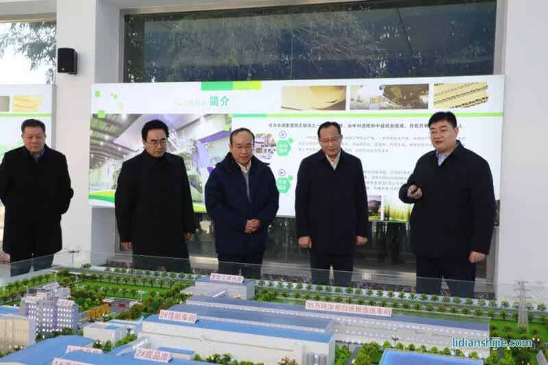 12月22日下午，住枣全国、省和市人大代表来峄城区开展会前集中视察活动