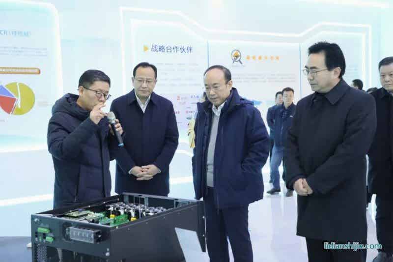 12月22日下午，住枣全国、省和市人大代表来峄城区开展会前集中视察活动