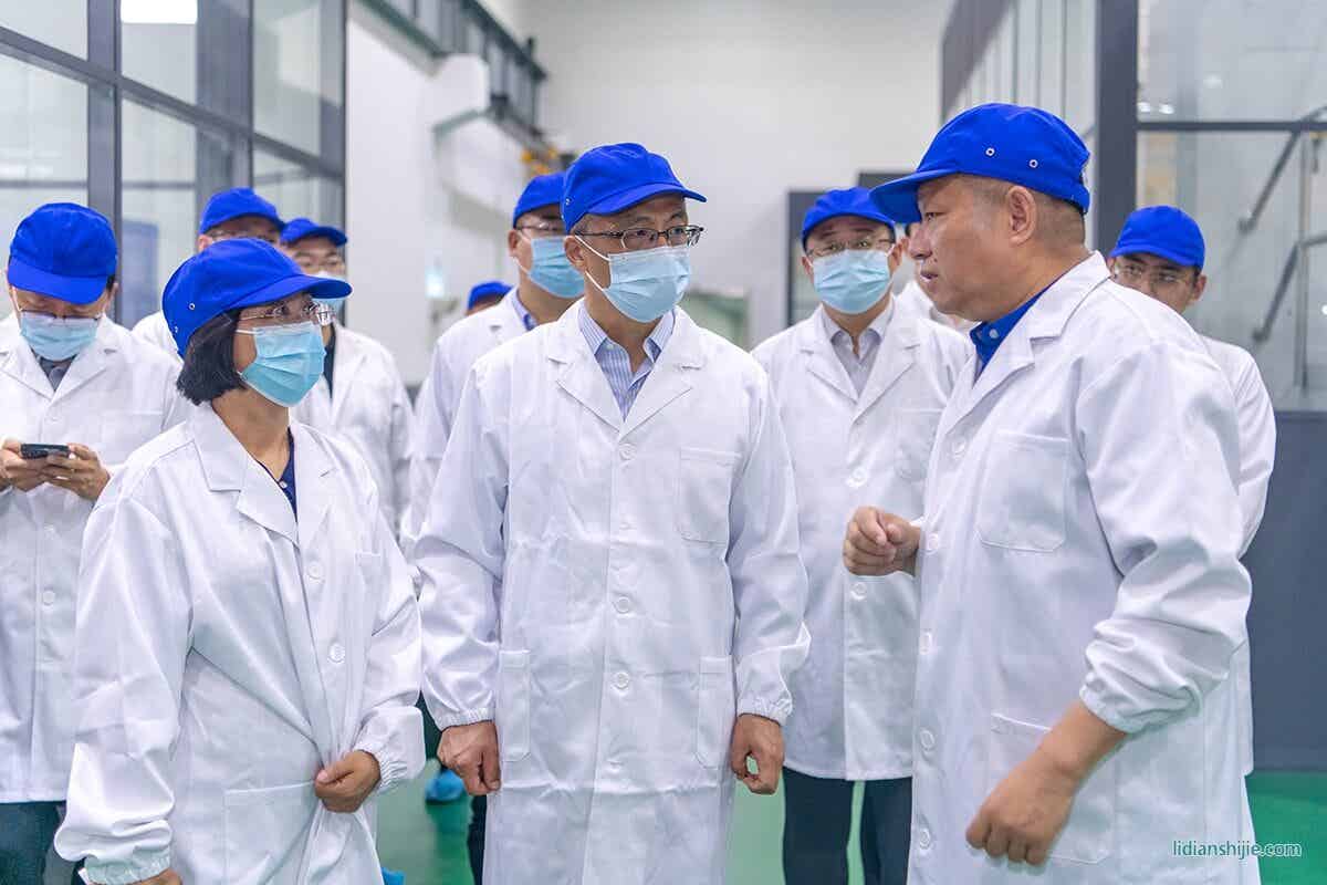 辽宁省政府发展研究中心副主任洪英率调研组来到康辉新材料科技有限公司走访调研