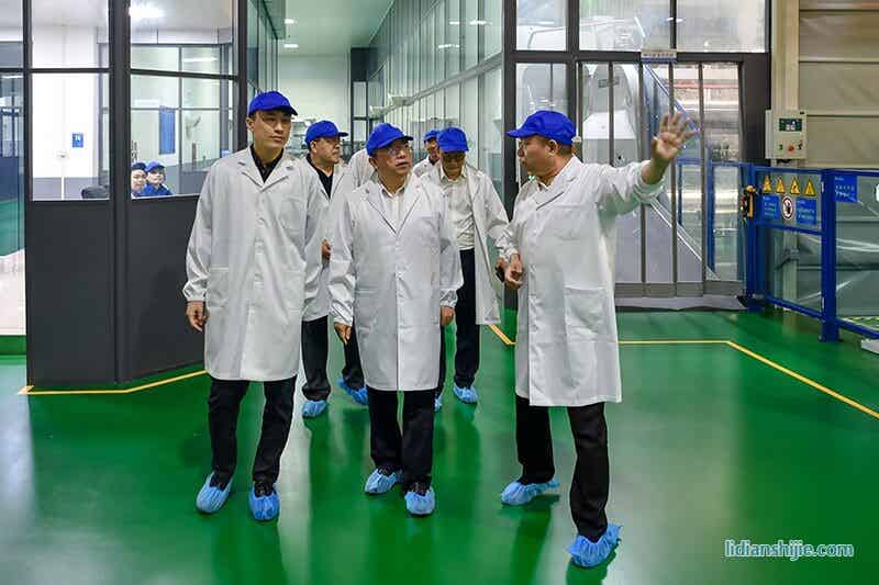 辽宁省工信厅副厅长王丹群调研康辉新材