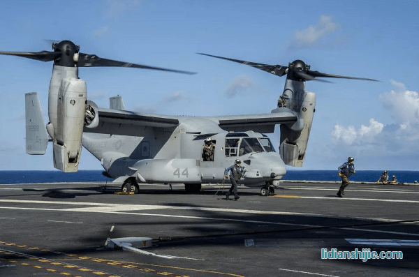 MV-22鱼鹰侧转旋翼机
