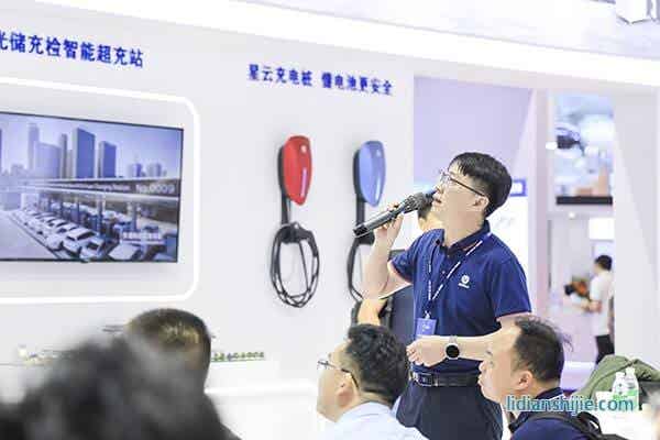 星云股份内部4名产品专家现场进行主题分享