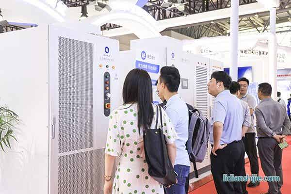 星云600kW/1650V电池组工况模拟测试系统吸引业界人士驻足了解