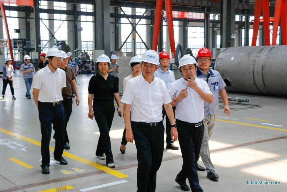 秦皇岛市长莅临曼国装备调研指导工作