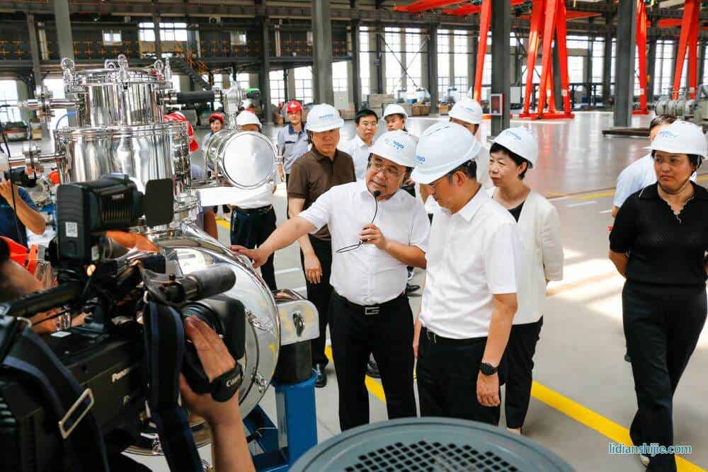 秦皇岛市长莅临曼国装备调研指导工作