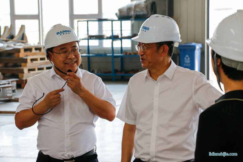 秦皇岛市长莅临曼国装备调研指导工作