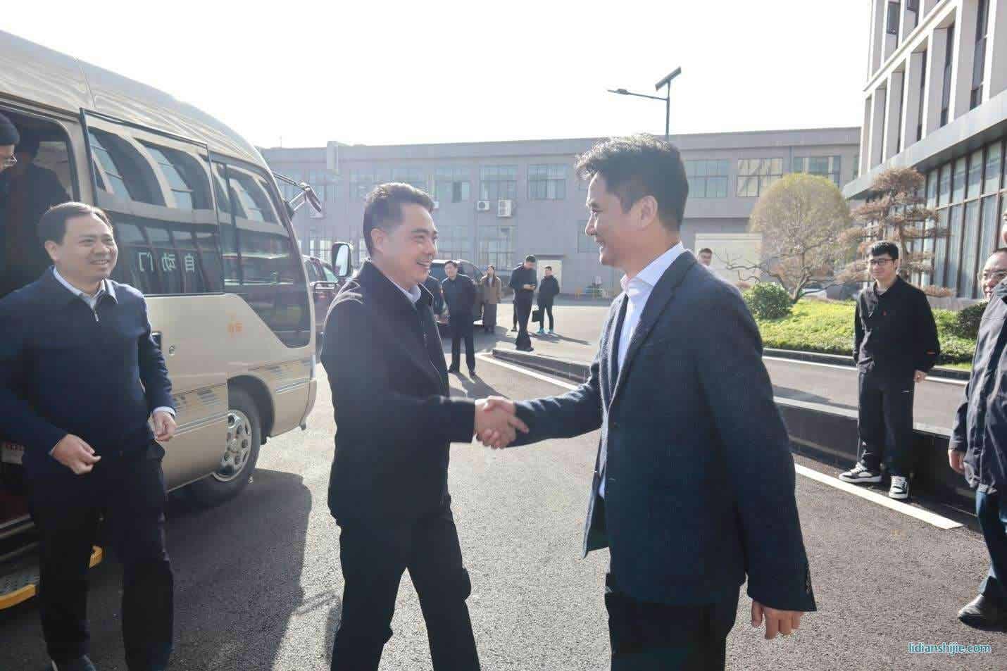 抚州市委书记魏晓奎率党政代表团赴志存锂业集团考察调研