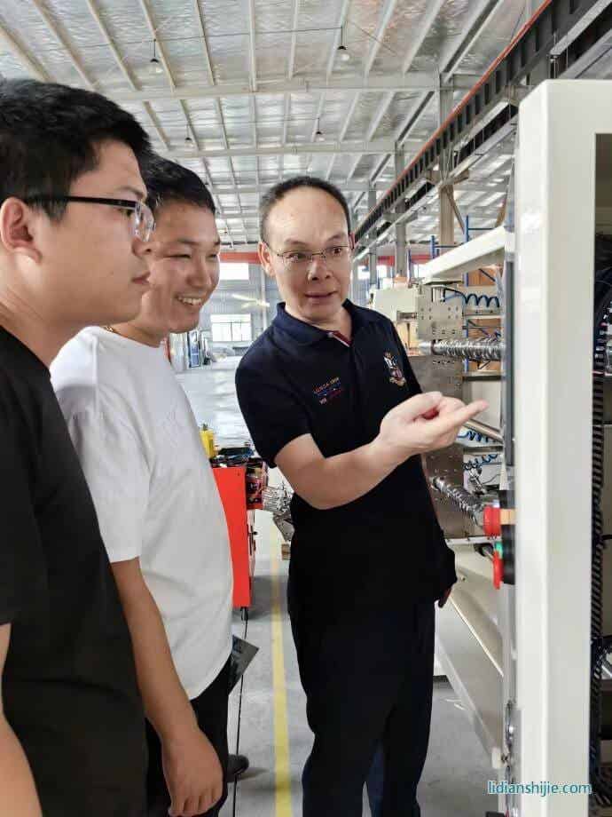 江苏厚生新能源科技股份公司来江苏海伟科考察