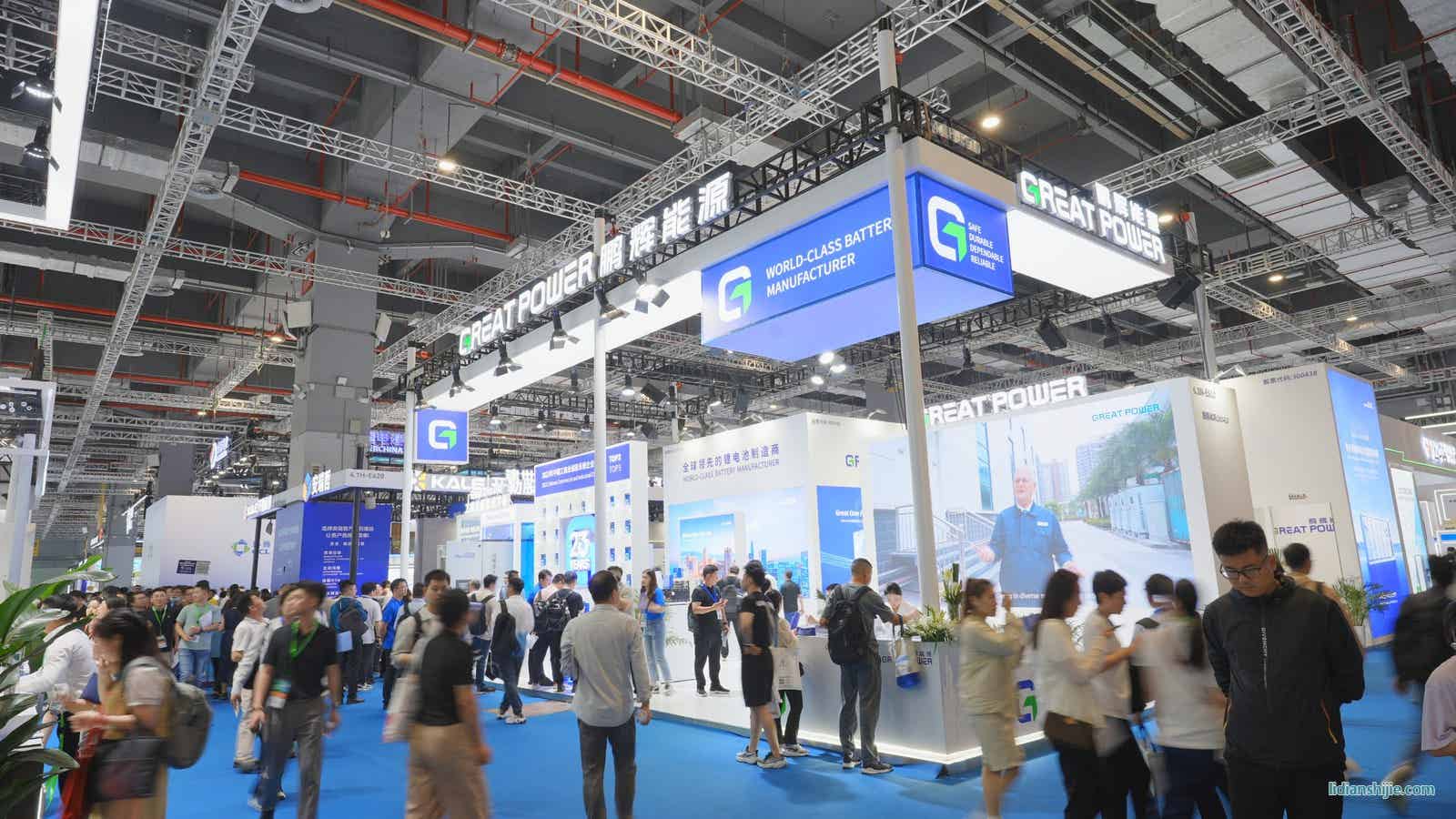 SNEC展会现场,鹏辉能源展台人气火爆 SNEC展会现场,鹏辉能源展台人气火爆