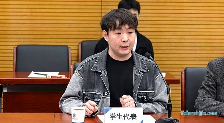 学生代表.jpg 学生代表.jpg