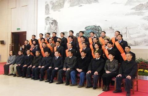 年度人物及创新单位代表与省领导合影